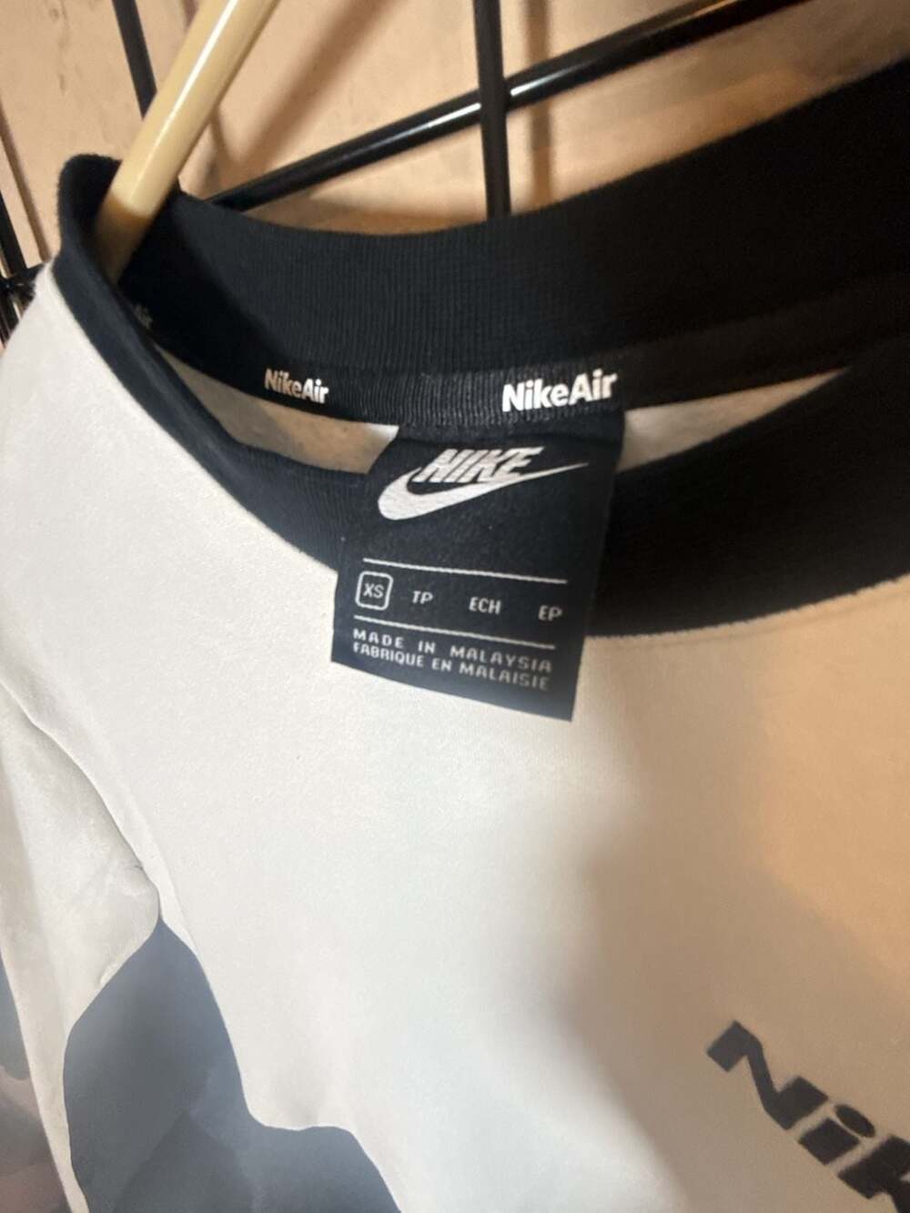 Nike - Picture 2 of 4